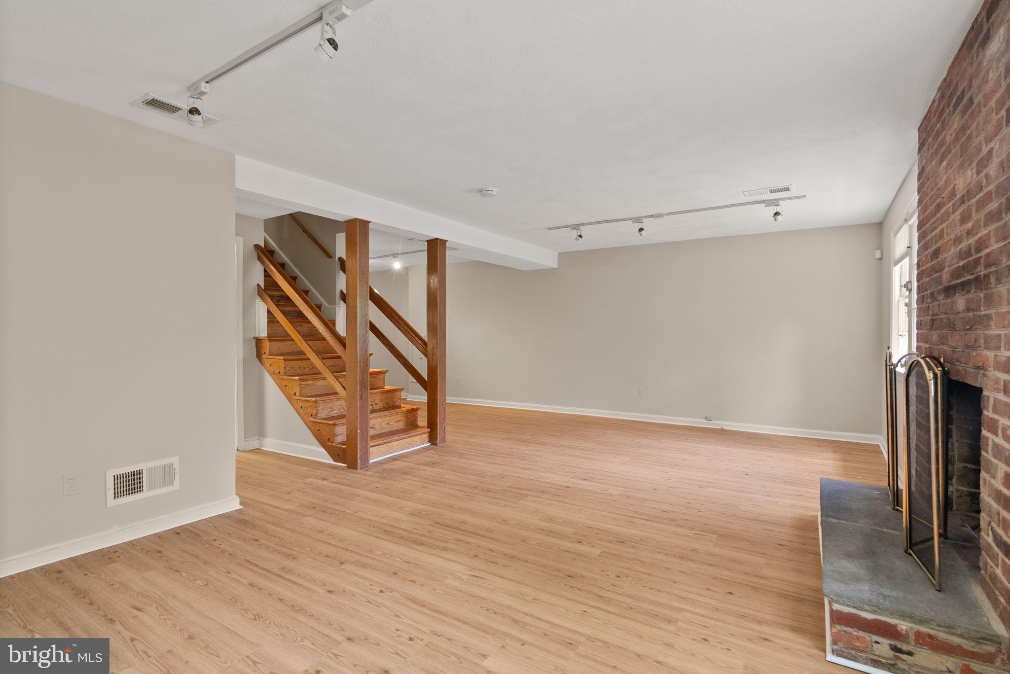 KENWOOD PARK - Residential Lease