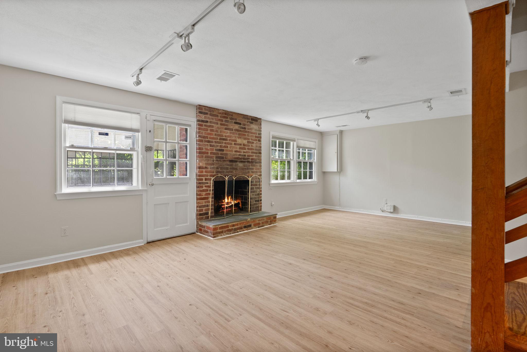 KENWOOD PARK - Residential Lease