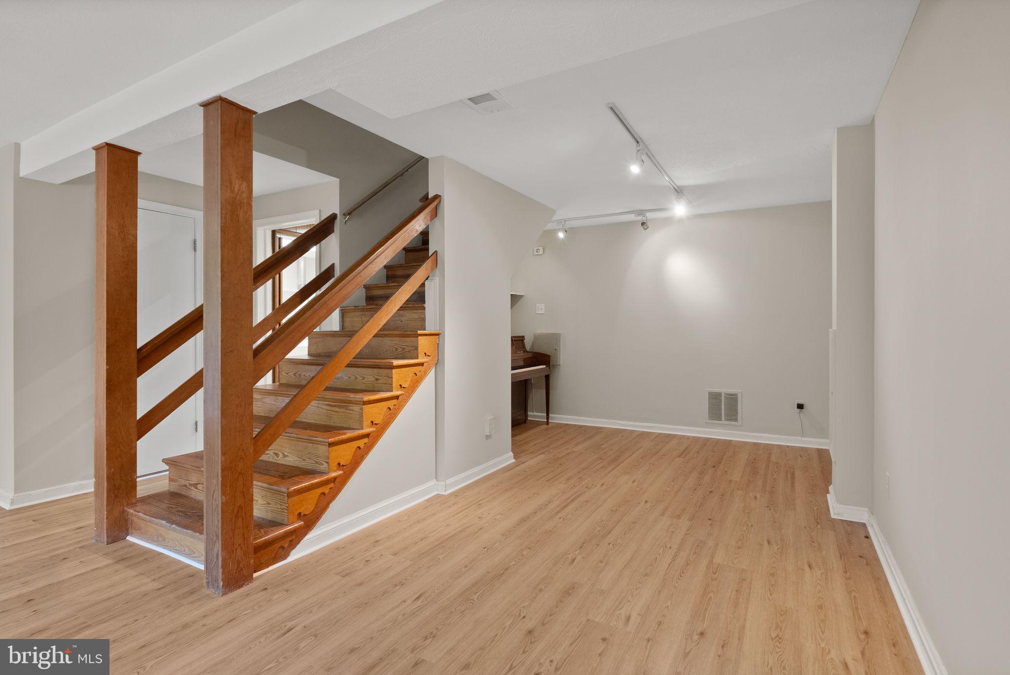 KENWOOD PARK - Residential Lease