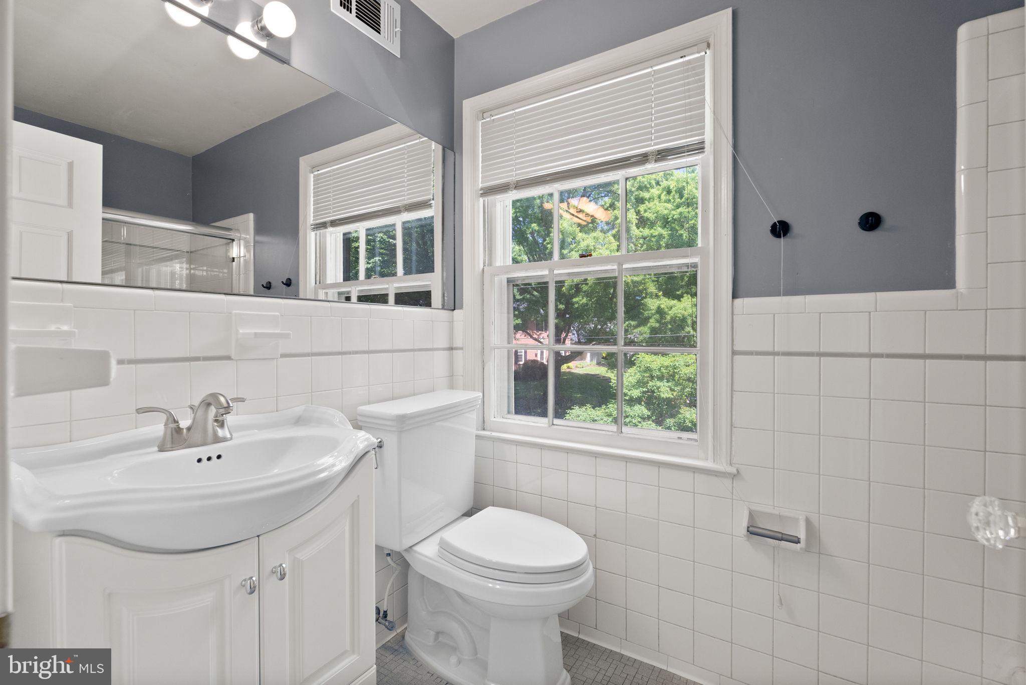 KENWOOD PARK - Residential Lease