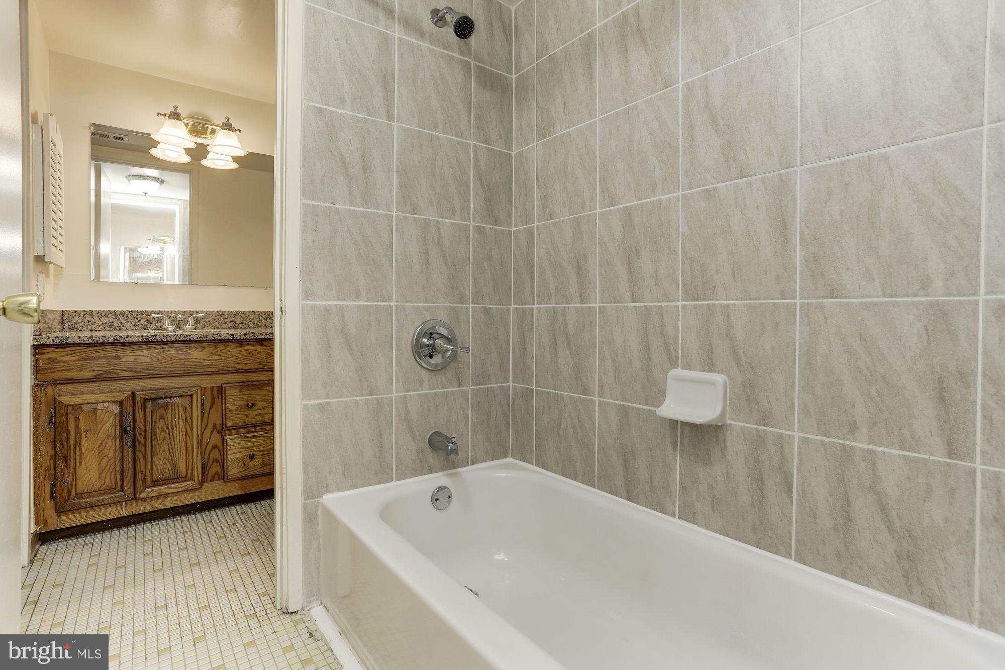 SHADOW OAKS - Residential