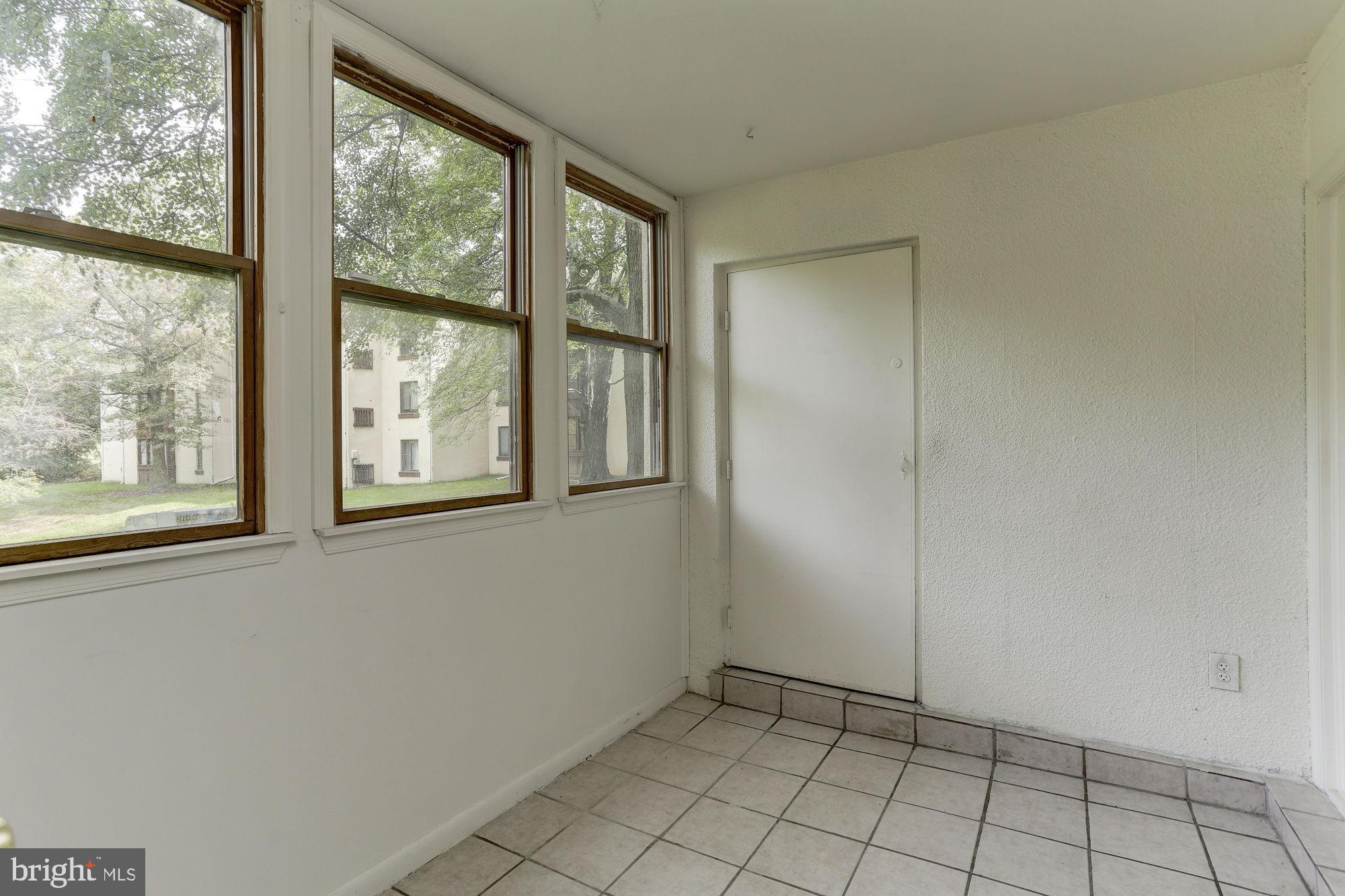 SHADOW OAKS - Residential