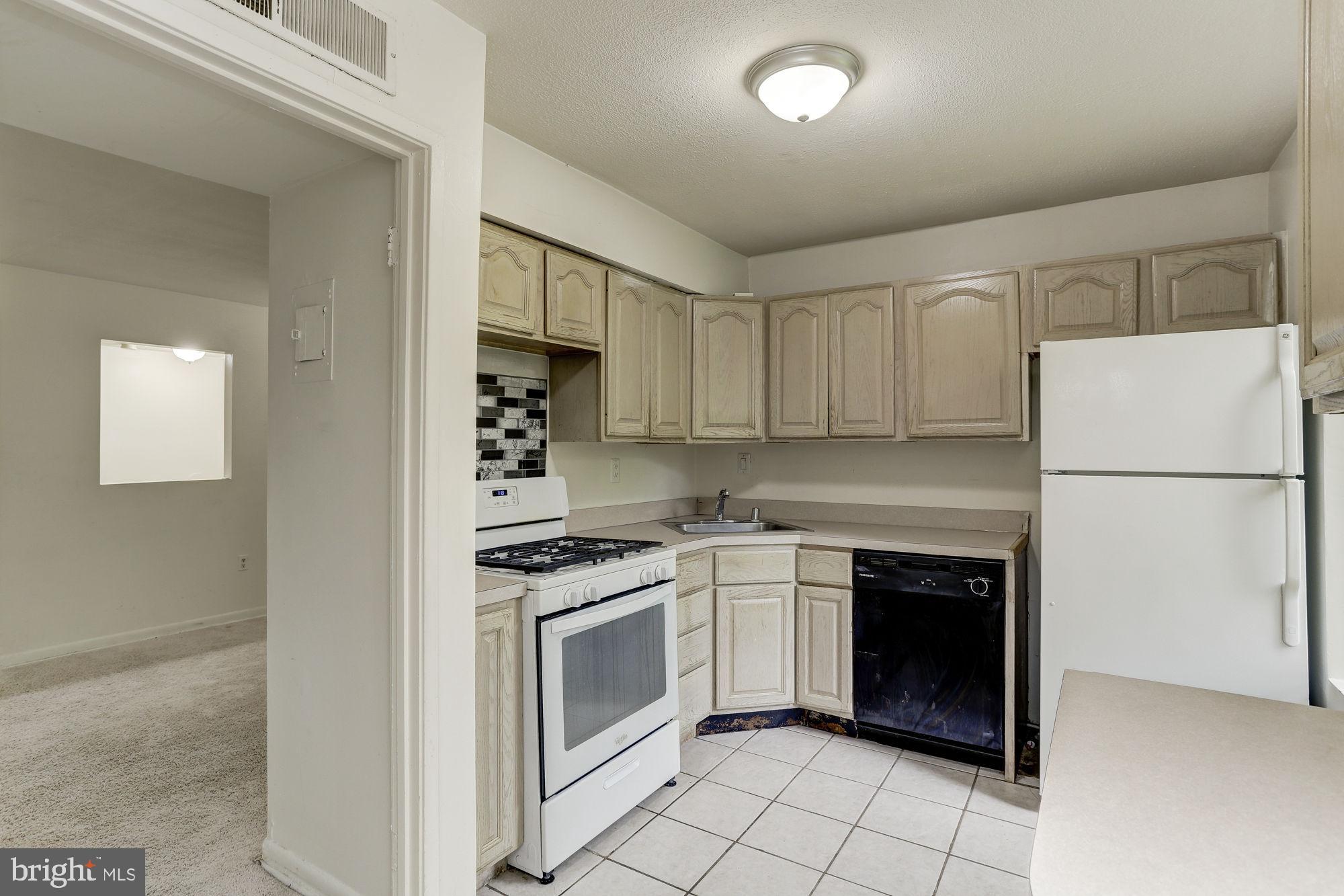 SHADOW OAKS - Residential