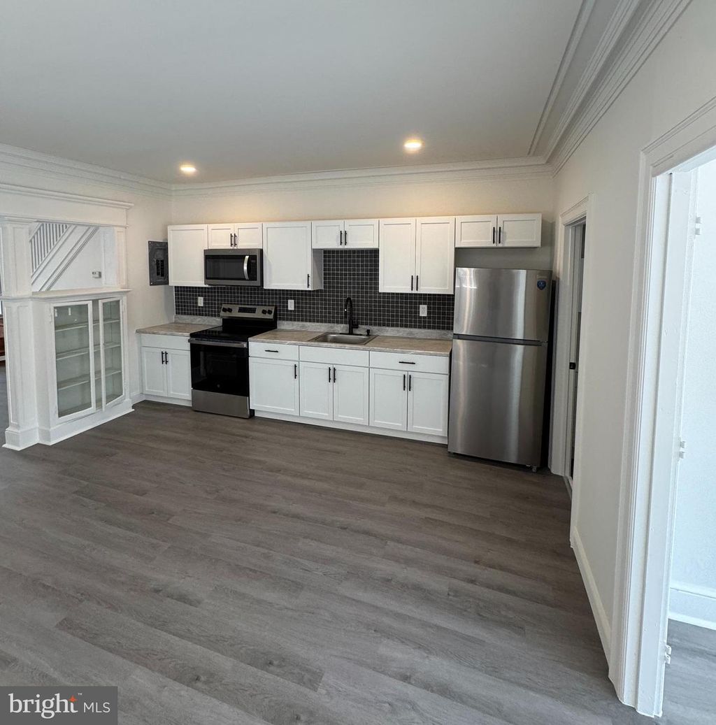 Photo of 23 North Beaver St #1, YORK, PA 17401 (MLS # PAYK2089360)