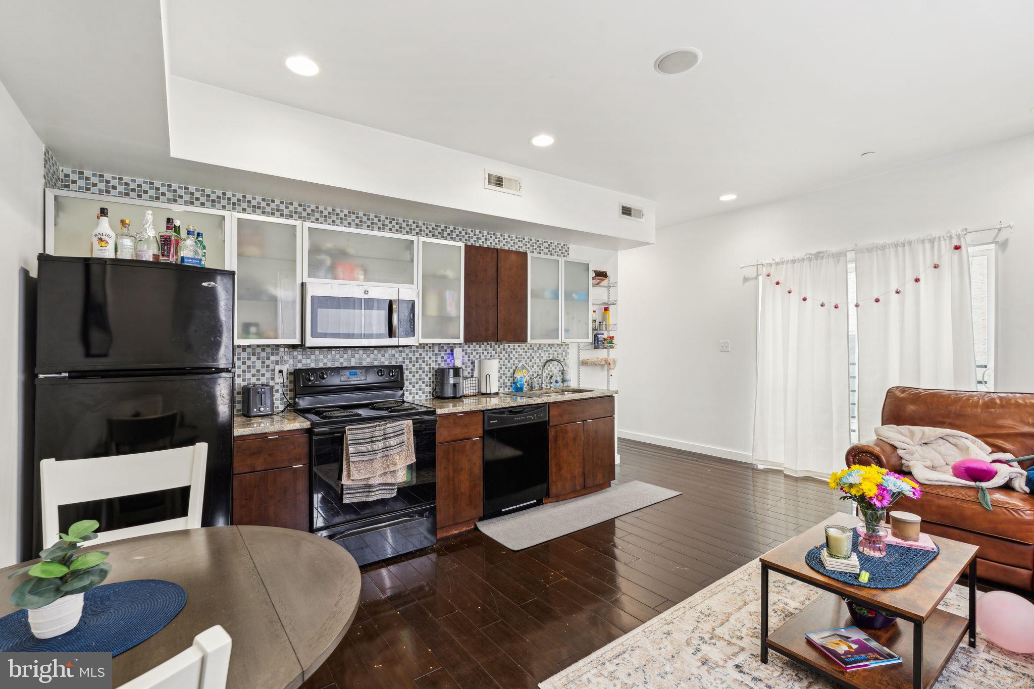 1611 W MONTGOMERY AVENUE 5