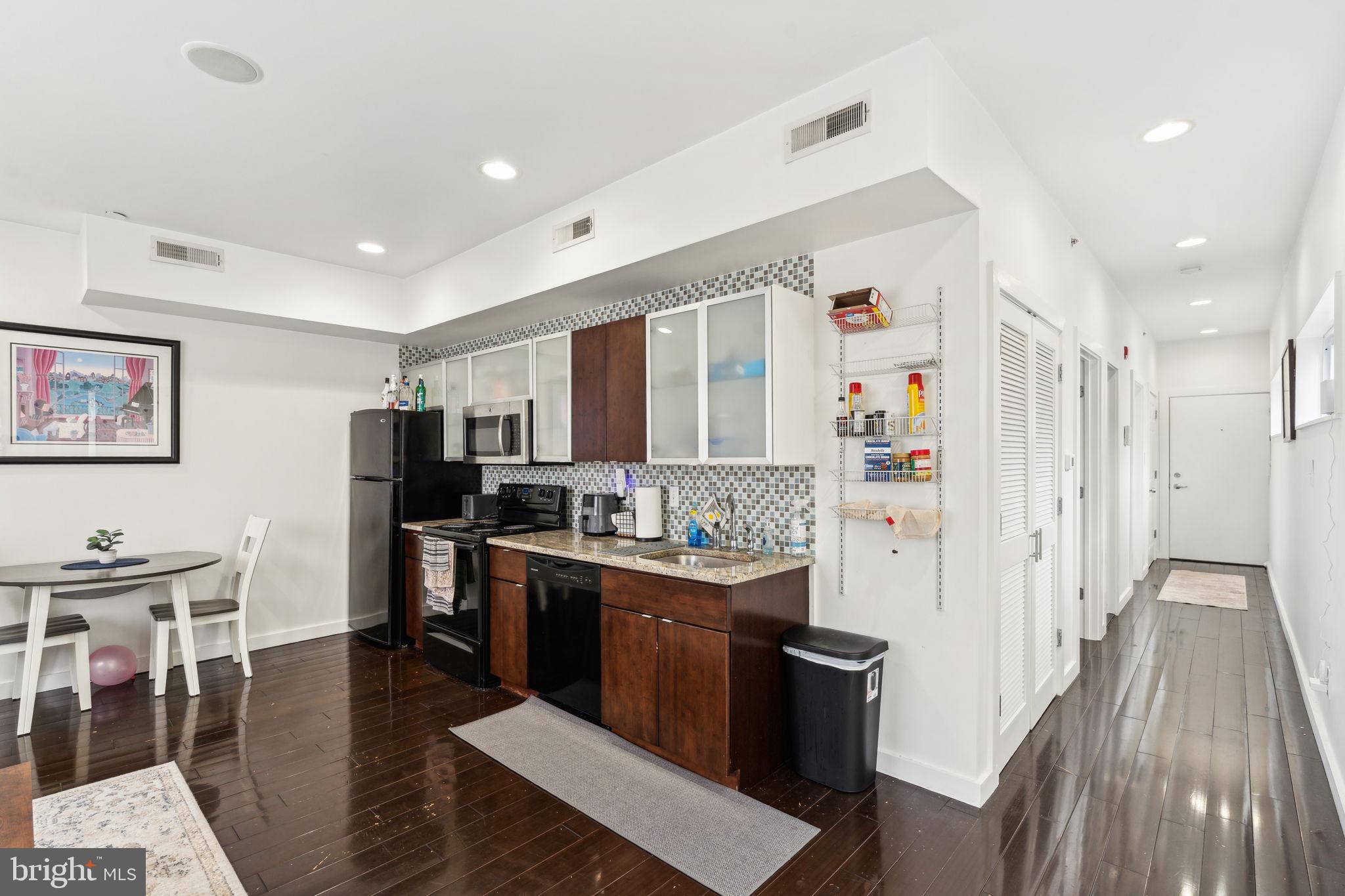 1611 W MONTGOMERY AVENUE 5