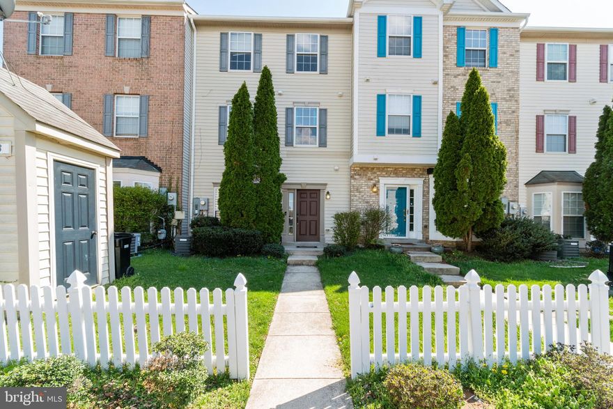 Three Bedroom town home available in Seven Oaks! Spacious and open floor plan, high ceilings powder room, Dining space.  Kitchen has large pantry, 42" cabinets and efficient gas cooking.  Second level has spacious bedrooms and full bath.  This is a can't miss opportunity.