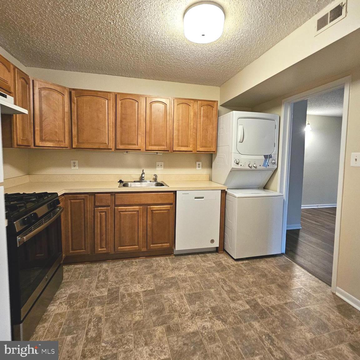 HUNTERS WOODS VILLAGE - Residential Lease