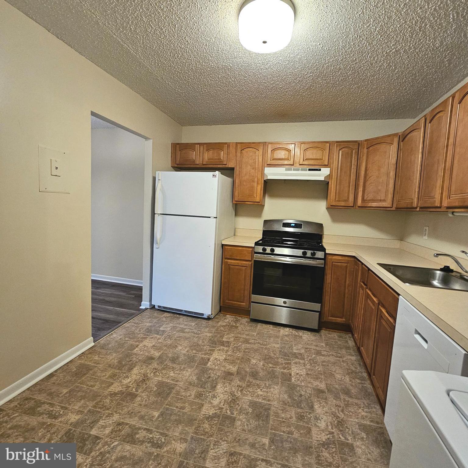 HUNTERS WOODS VILLAGE - Residential Lease