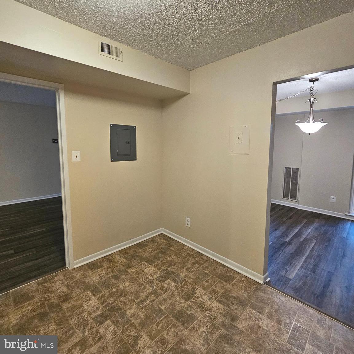 HUNTERS WOODS VILLAGE - Residential Lease