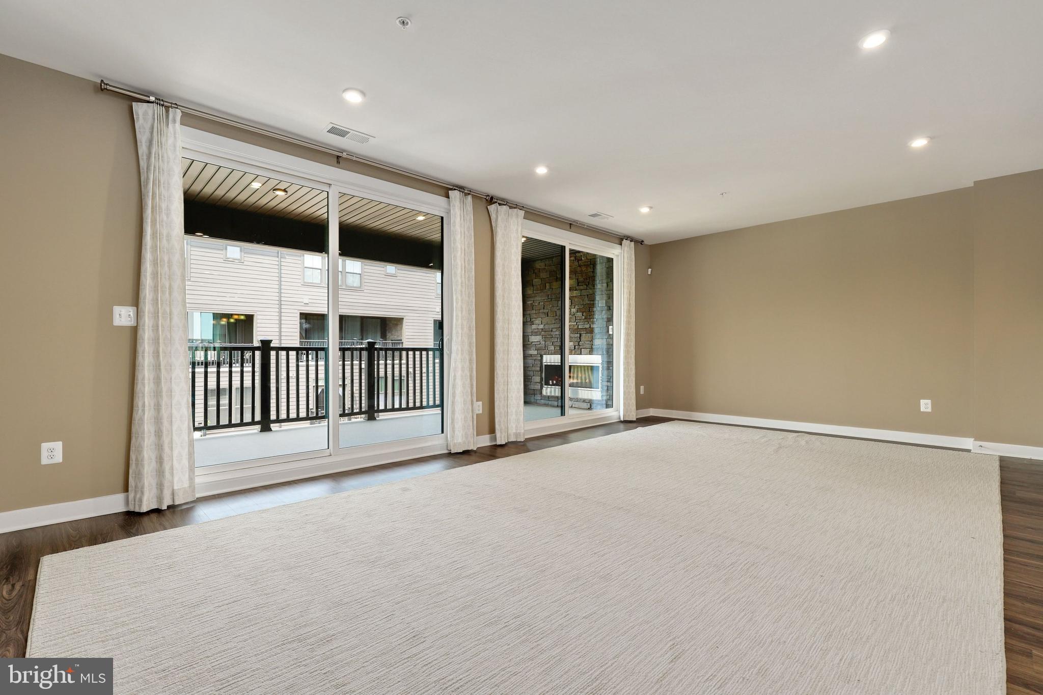 PADDOCK POINTE - Residential