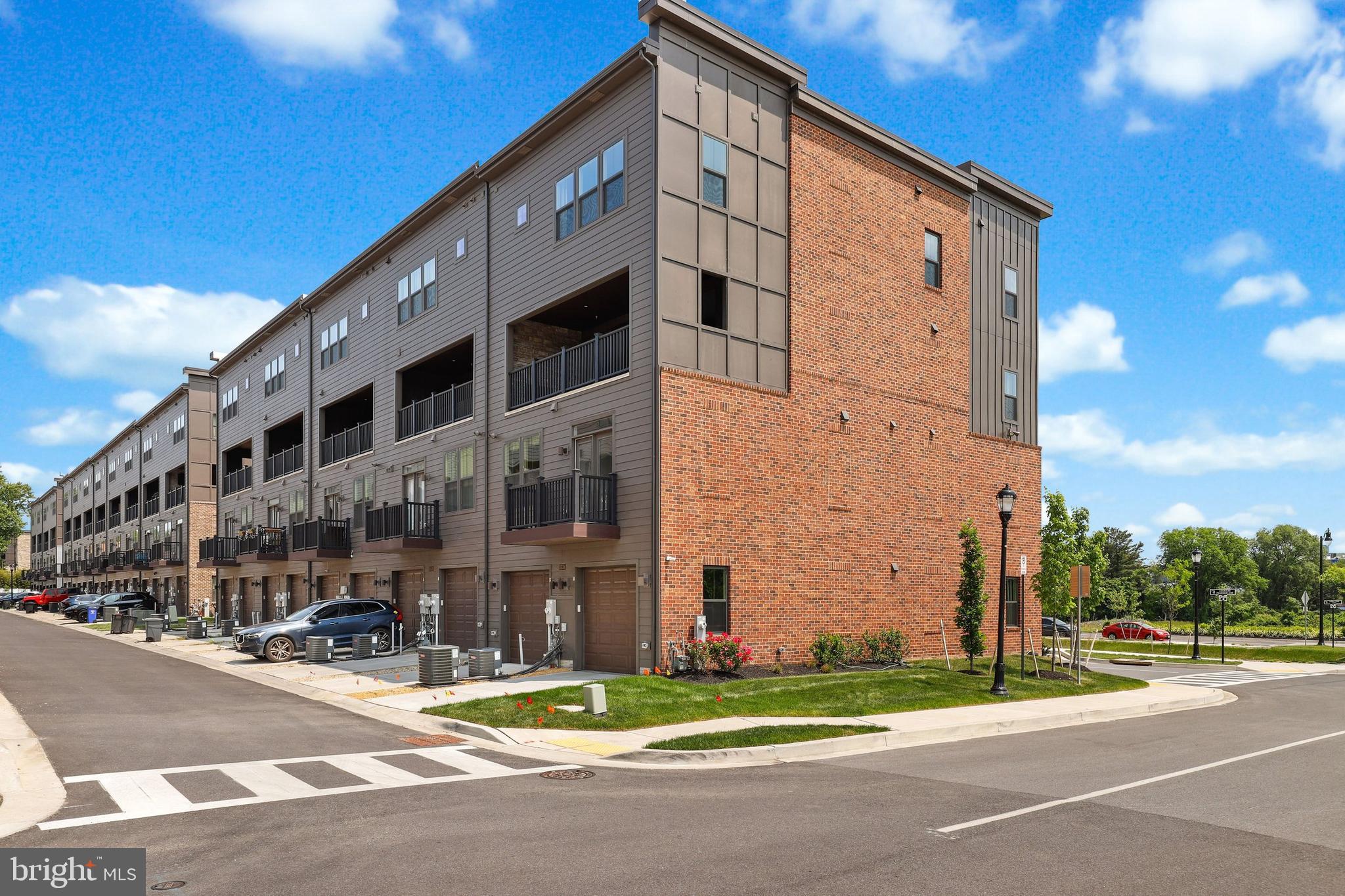 PADDOCK POINTE - Residential