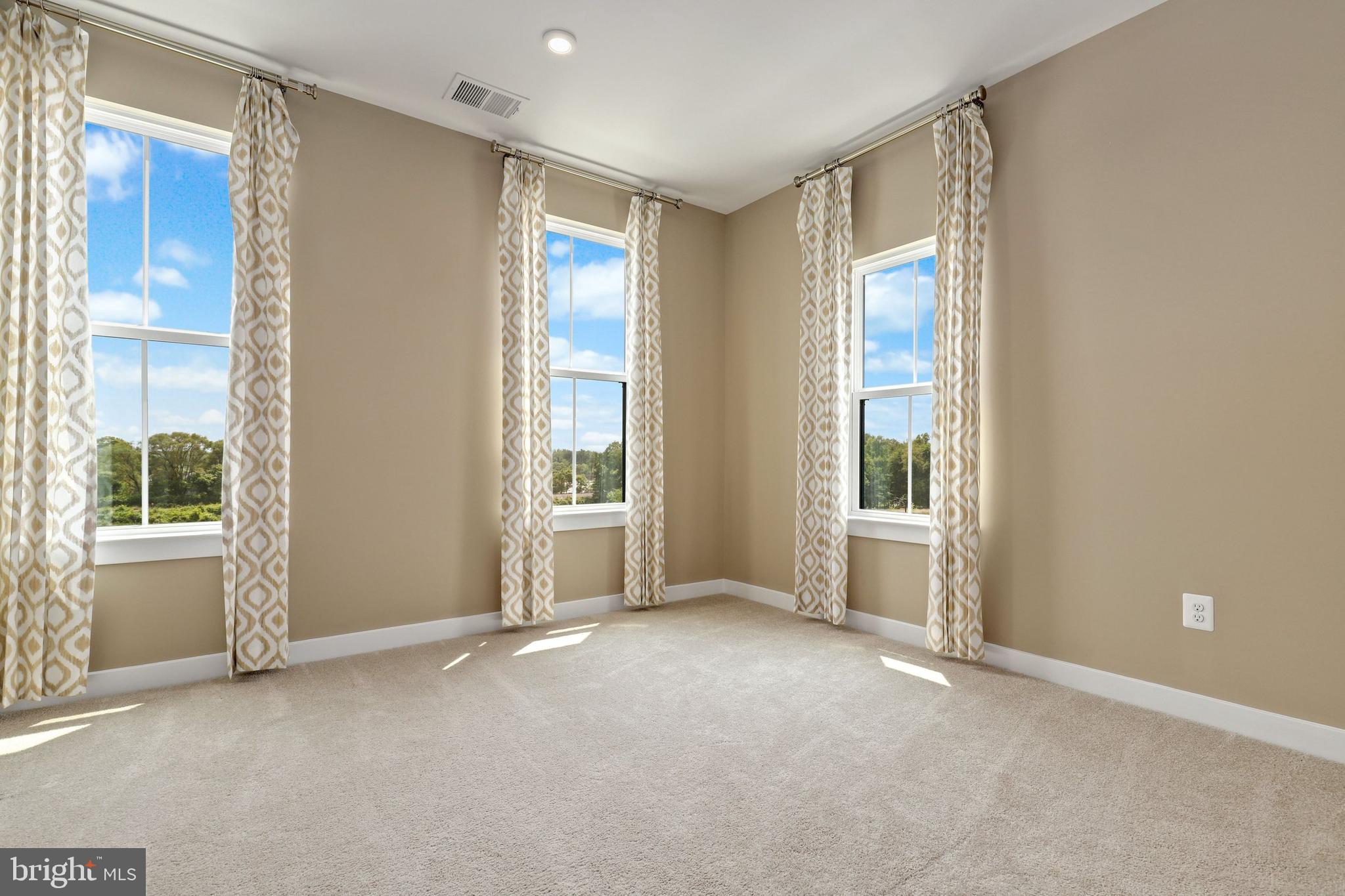 PADDOCK POINTE - Residential