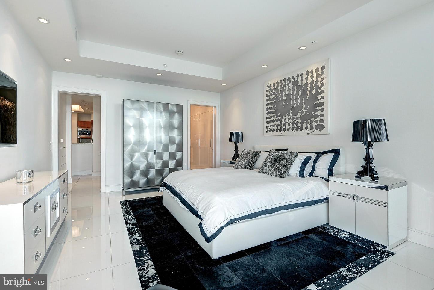 TURNBERRY TOWER - Residential