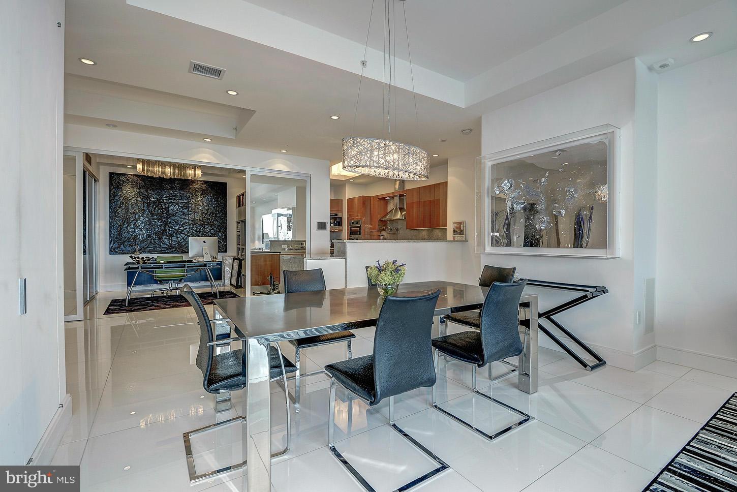 TURNBERRY TOWER - Residential