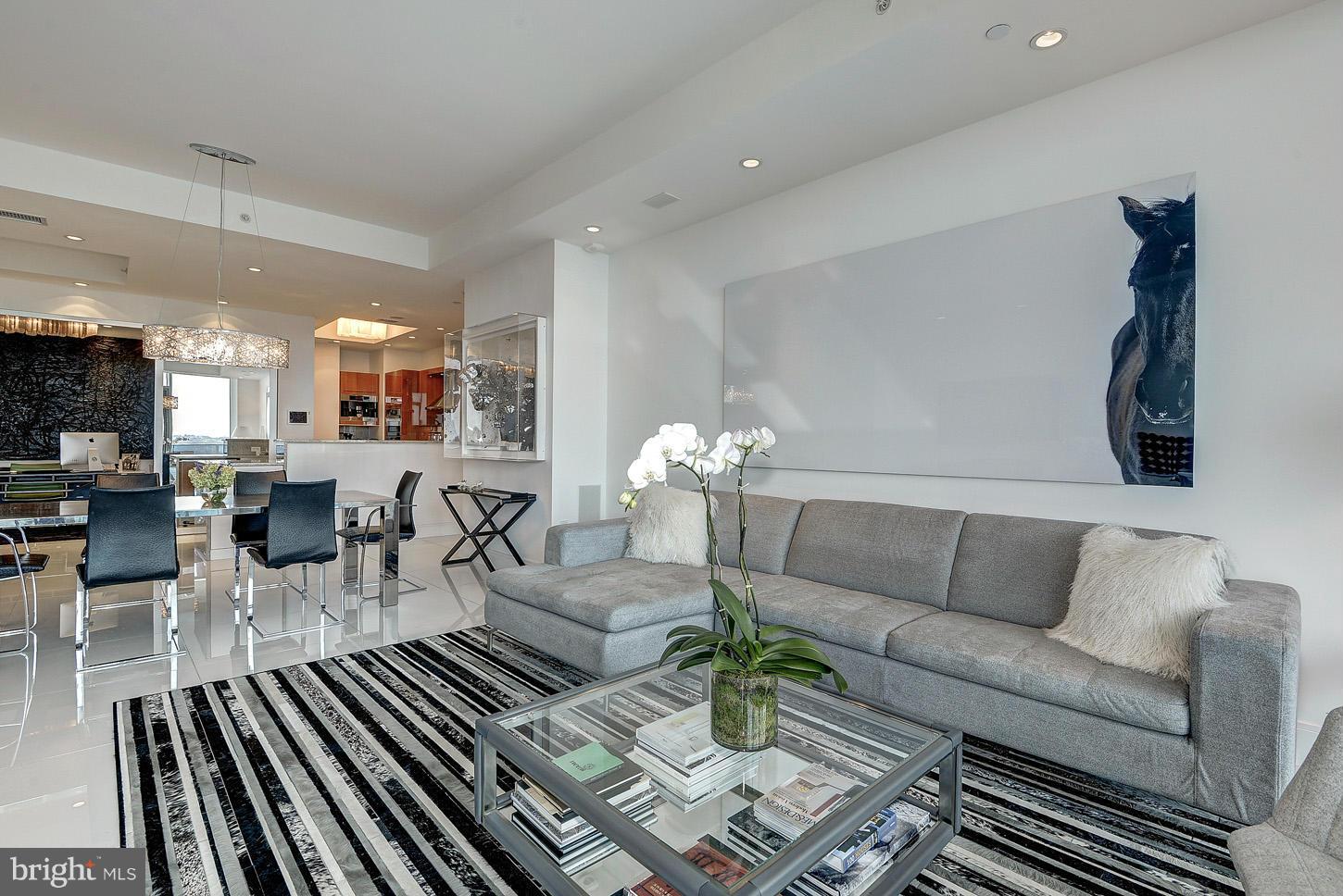 TURNBERRY TOWER - Residential