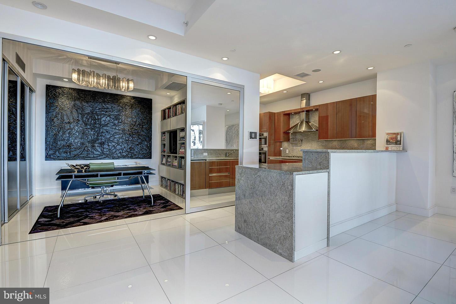 TURNBERRY TOWER - Residential