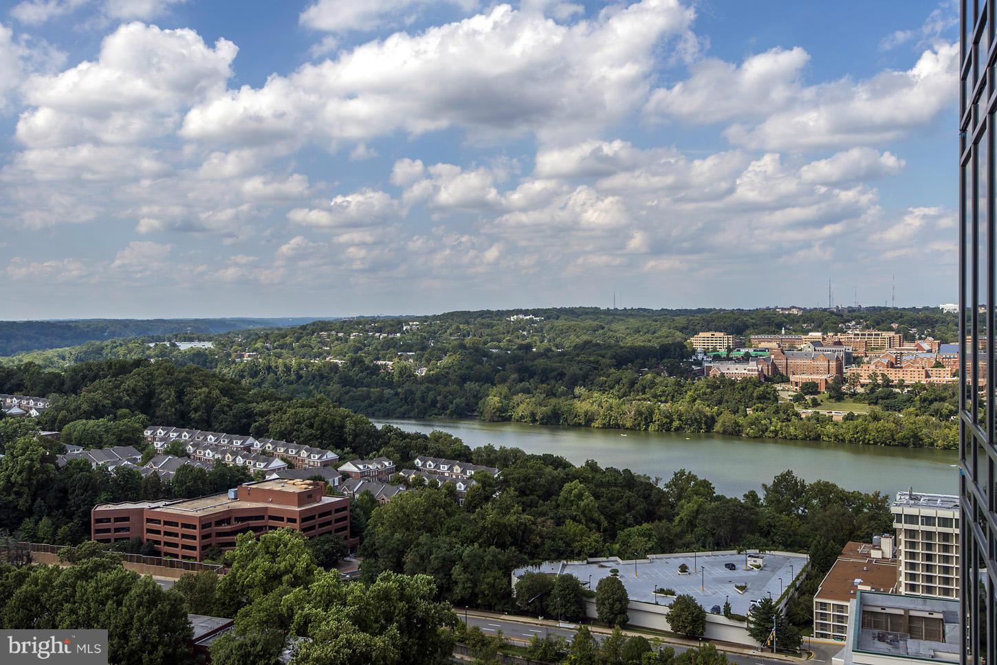 TURNBERRY TOWER - Residential