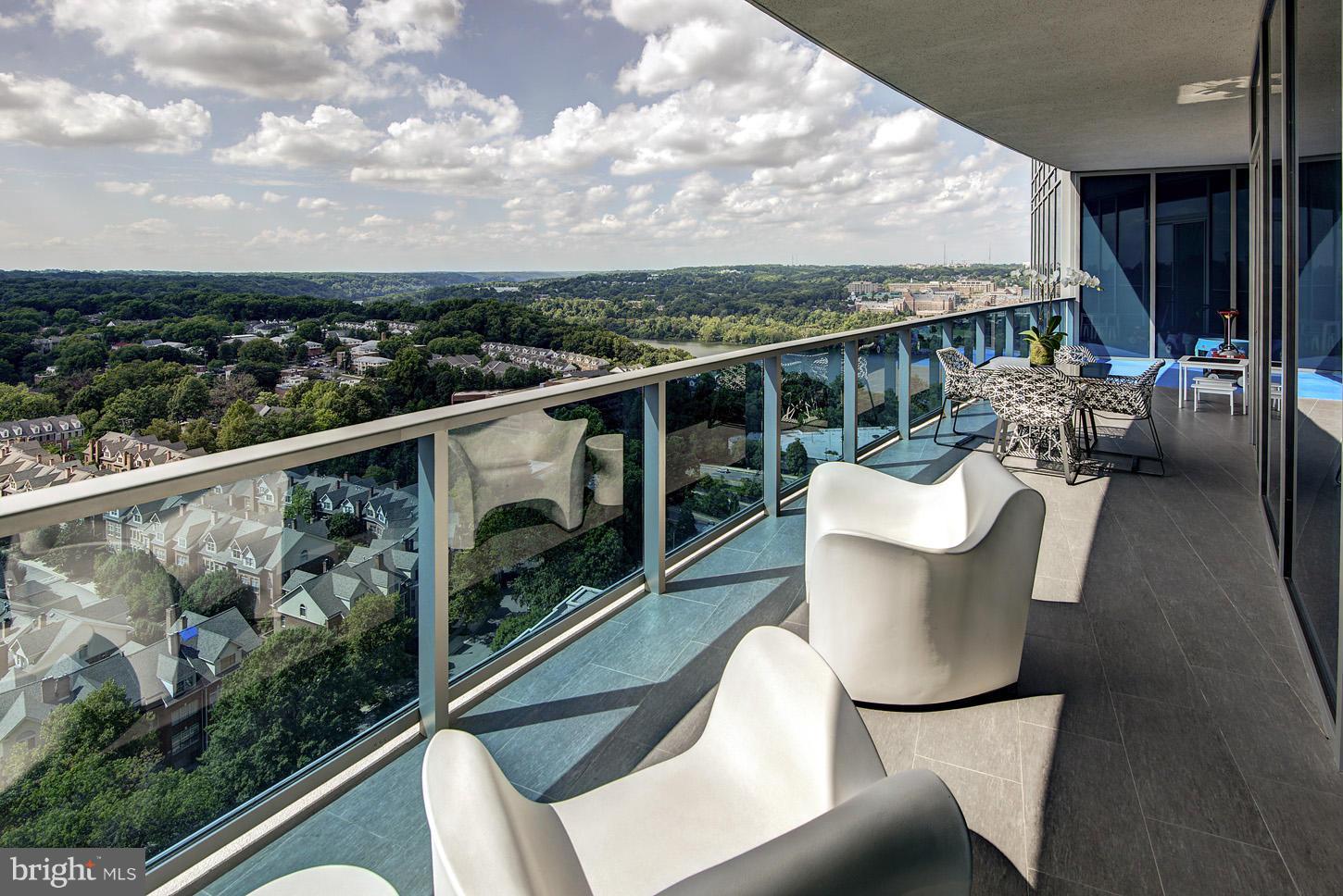 TURNBERRY TOWER - Residential