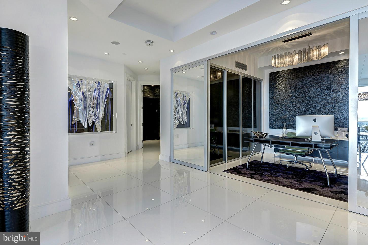 TURNBERRY TOWER - Residential