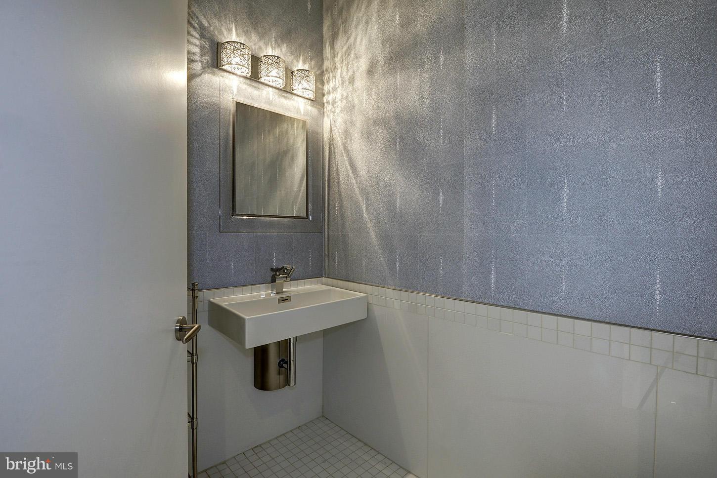 TURNBERRY TOWER - Residential