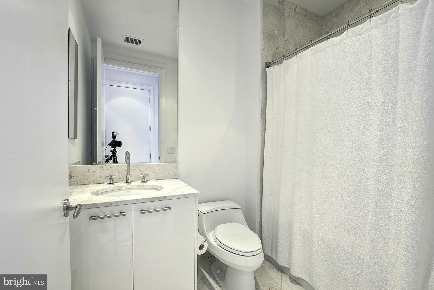 TURNBERRY TOWER - Residential