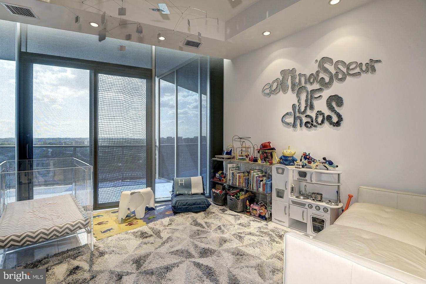 TURNBERRY TOWER - Residential