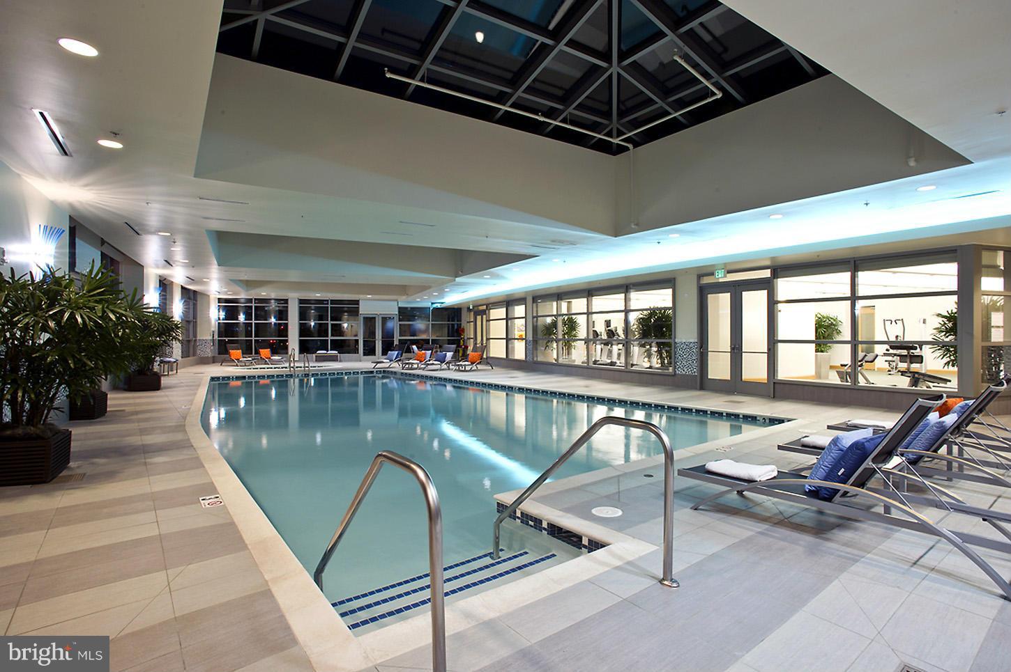 TURNBERRY TOWER - Residential