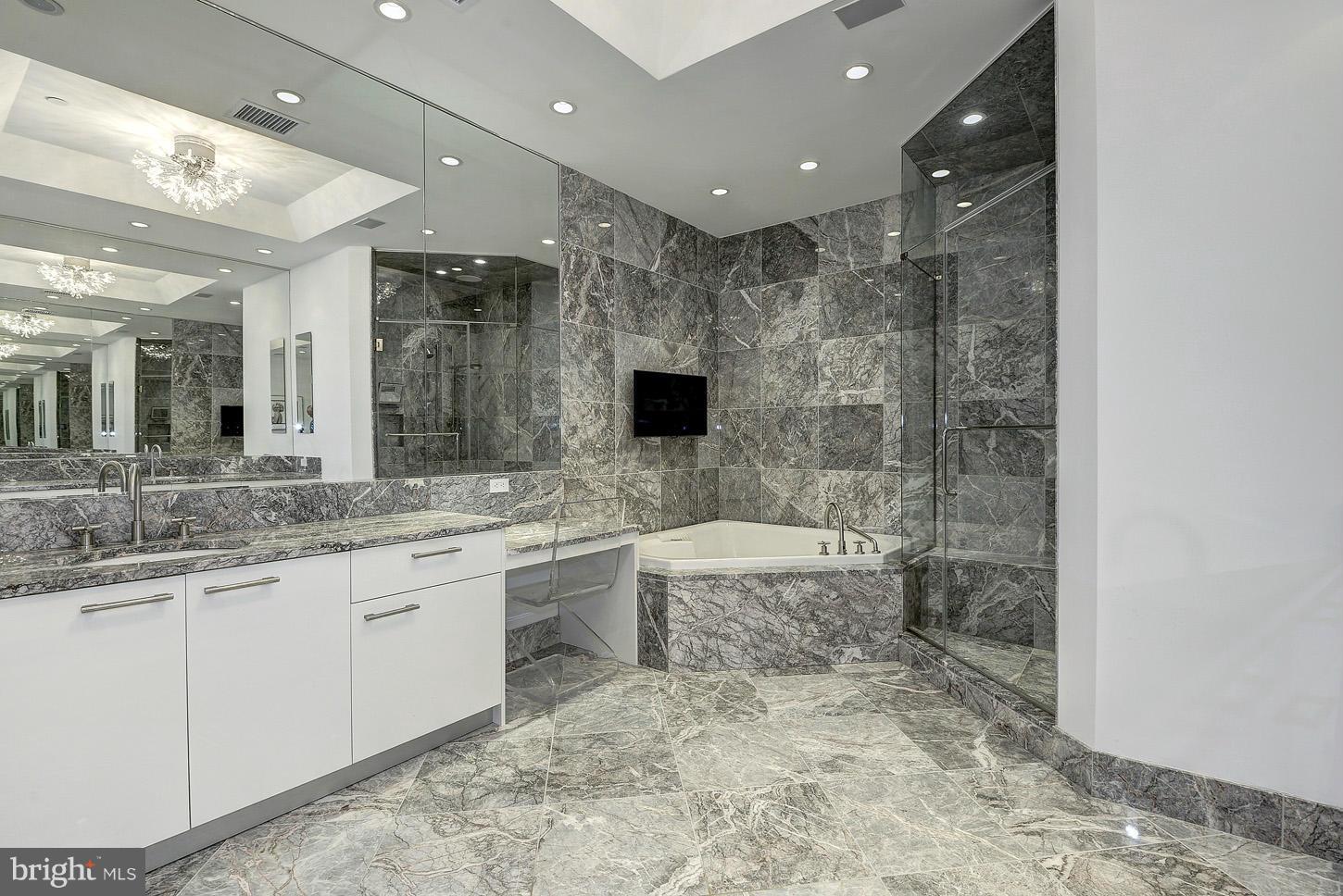 TURNBERRY TOWER - Residential