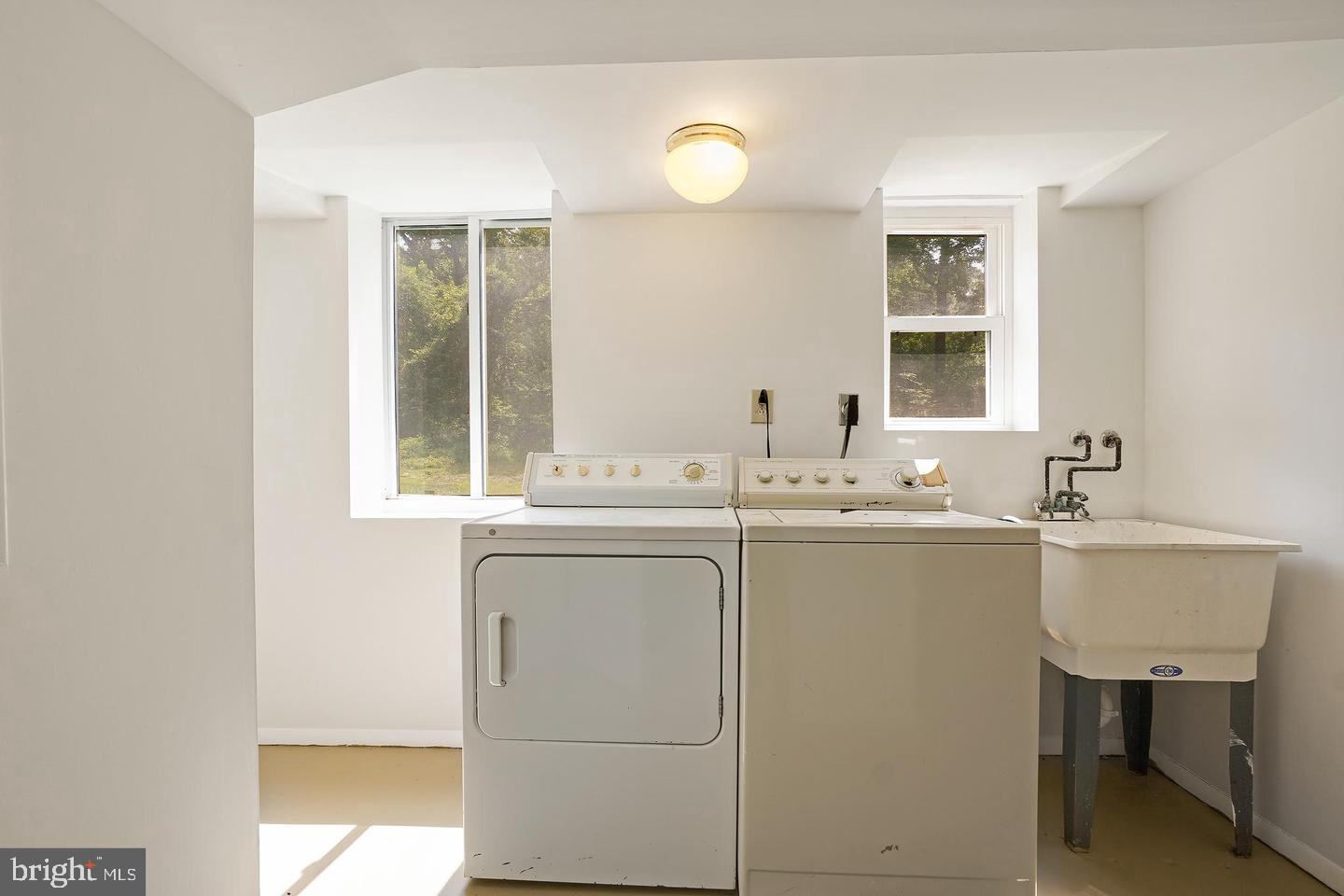 COOL SPRING - Residential Lease