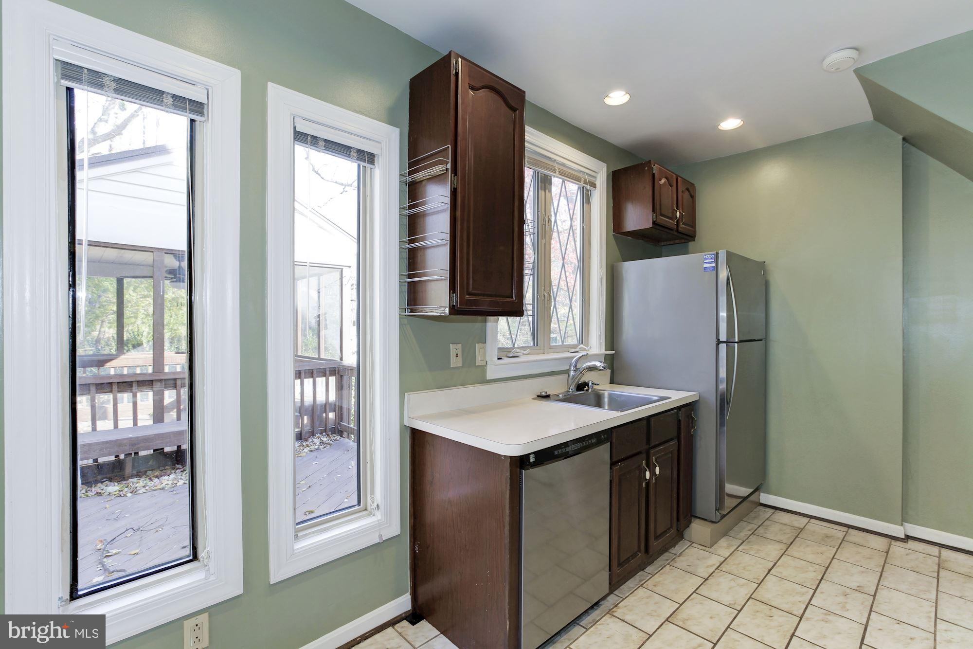 COOL SPRING - Residential Lease