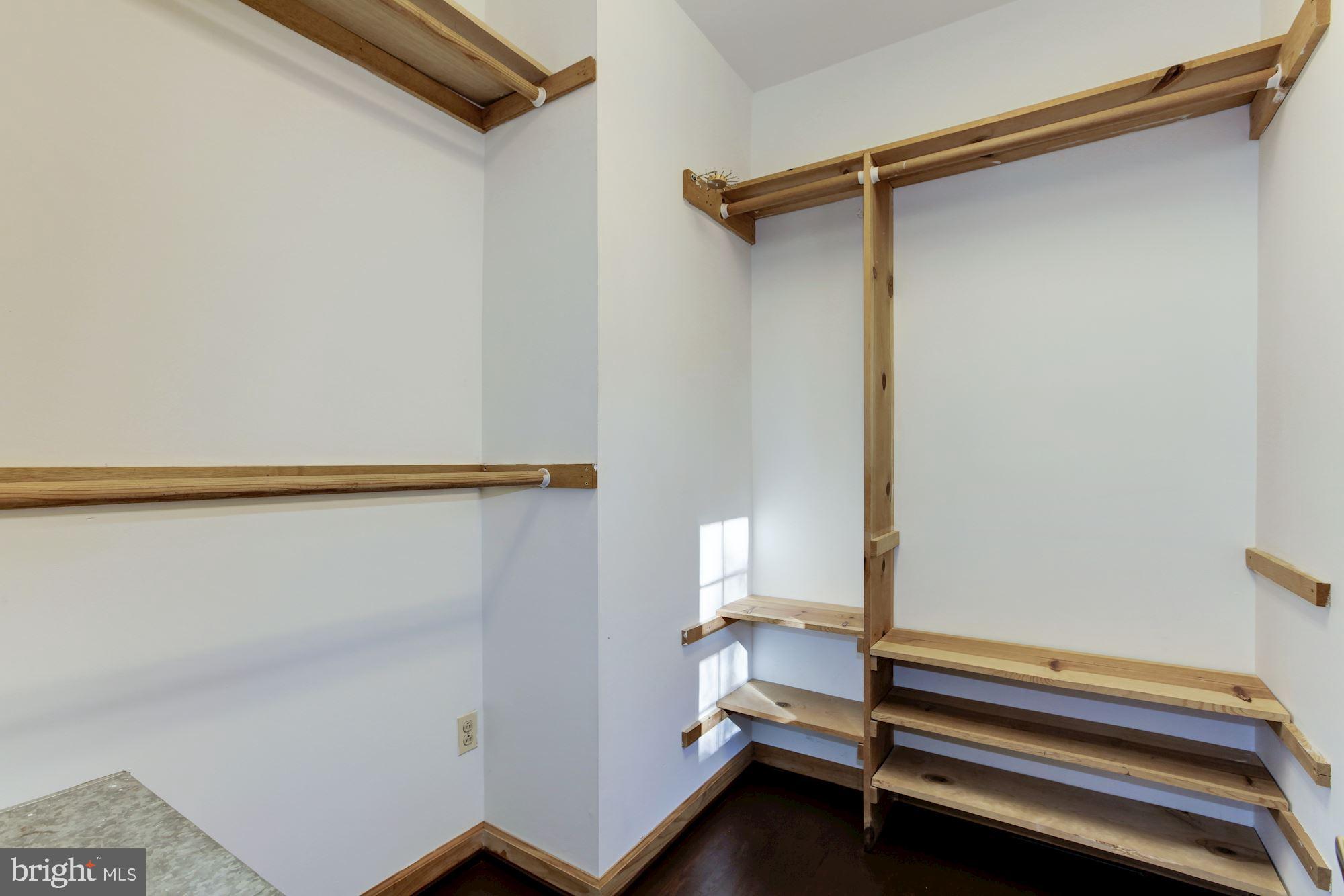 COOL SPRING - Residential Lease