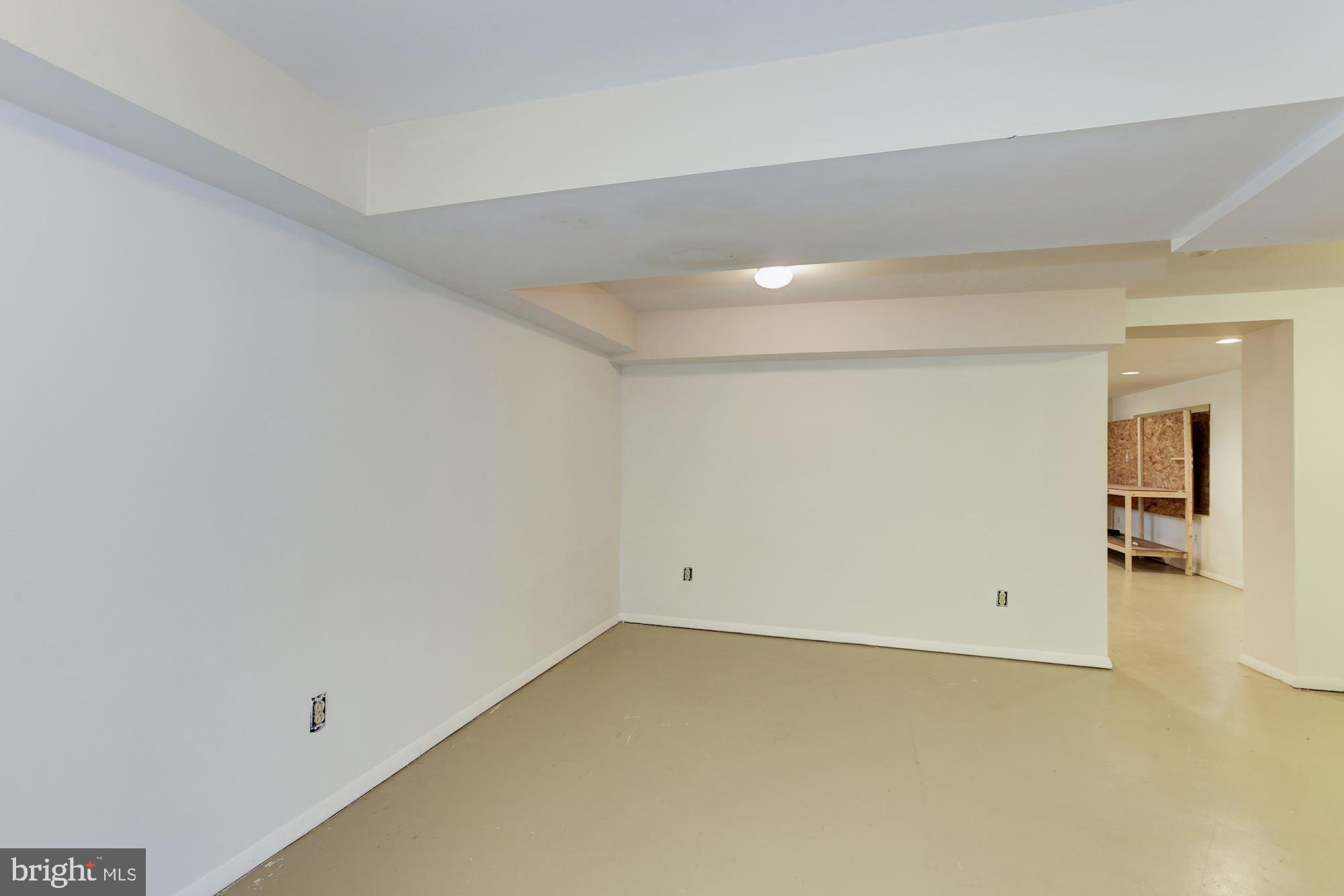 COOL SPRING - Residential Lease