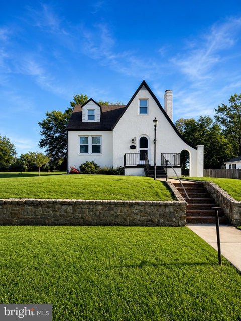 Photo of 4615 Howe Avenue, SUITLAND, MD 20746 (MLS # MDPG2213698)