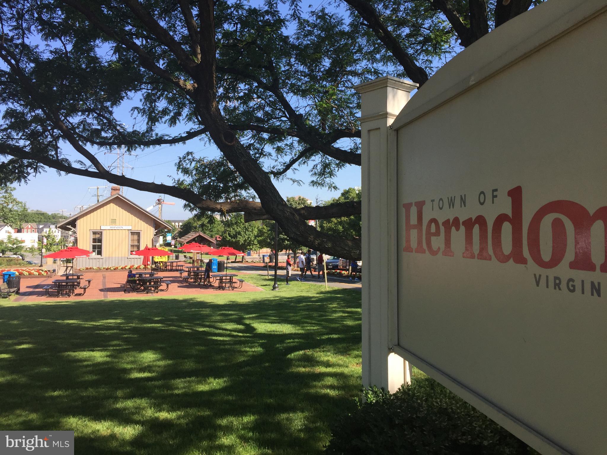 HIDDENBROOK - Residential