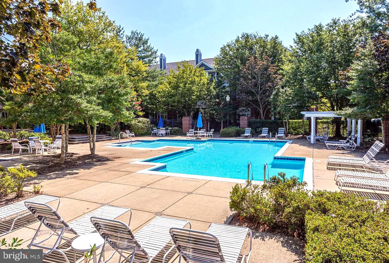 S.GLEN AT UNIVERSITY CTR - Residential