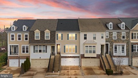 Townhouse For Sale - 18168 Mill House Square<br/> LEESBURG, VA 20176