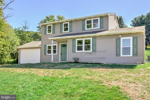 Photo of 4094 Forrest Road, MOUNT JOY, PA 17552 (MLS # PALA2077116)