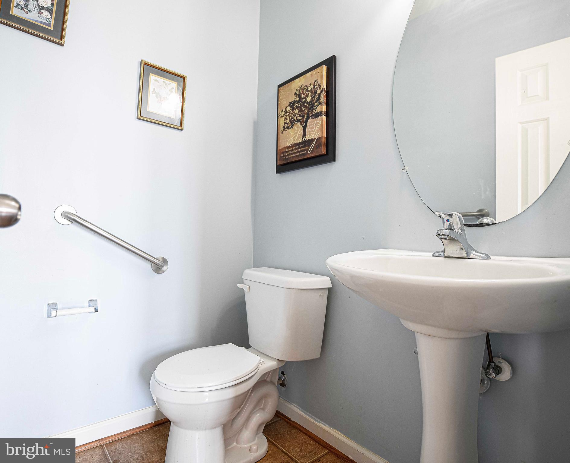 HOLLY WOODS - Residential