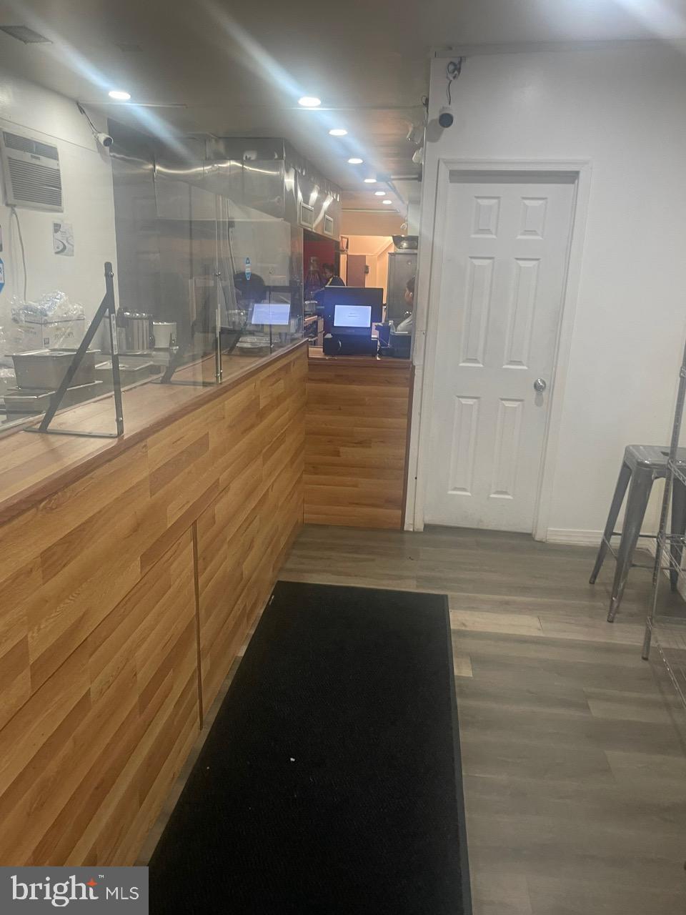 PHILADELPHIA (WEST) - Commercial Sale