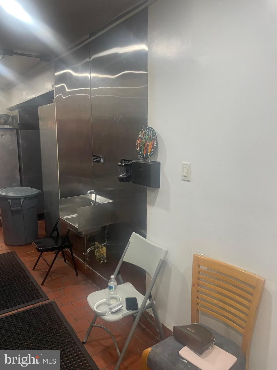 PHILADELPHIA (WEST) - Commercial Sale