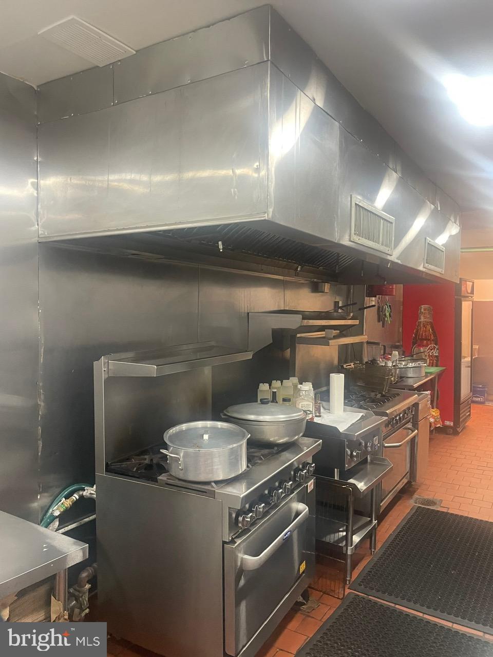 PHILADELPHIA (WEST) - Commercial Sale