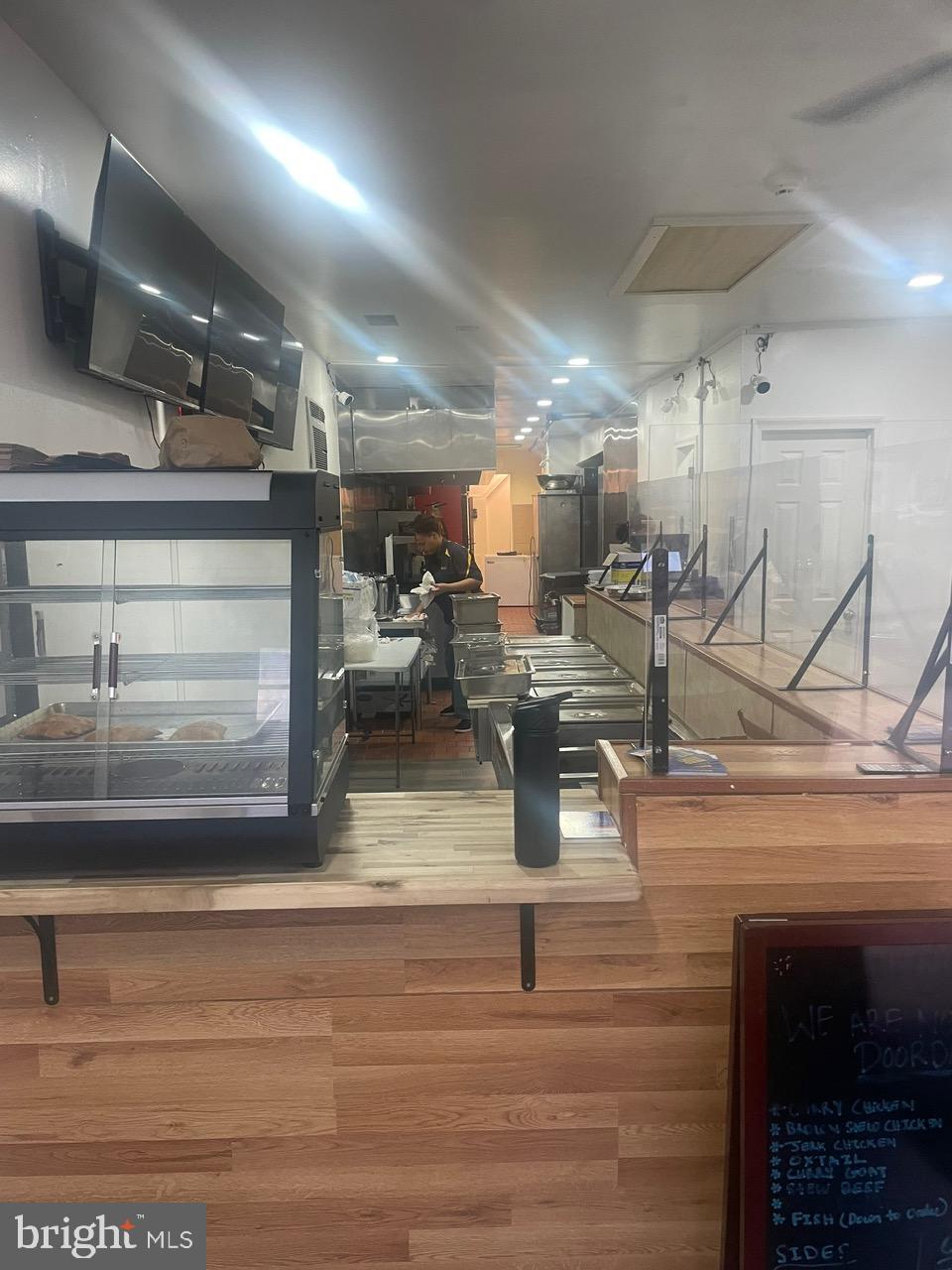 PHILADELPHIA (WEST) - Commercial Sale