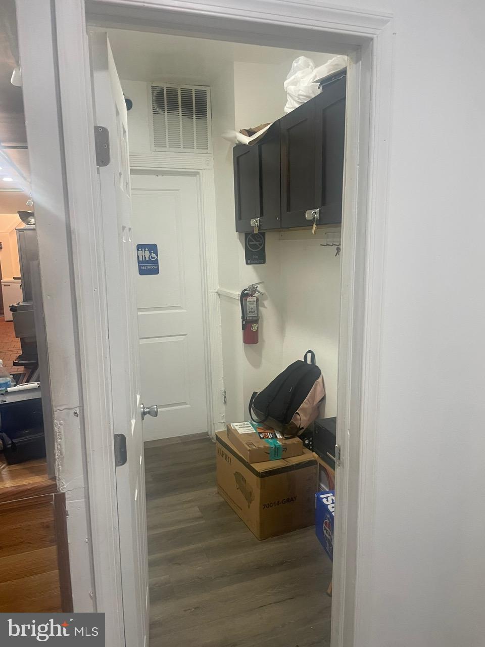 PHILADELPHIA (WEST) - Commercial Sale