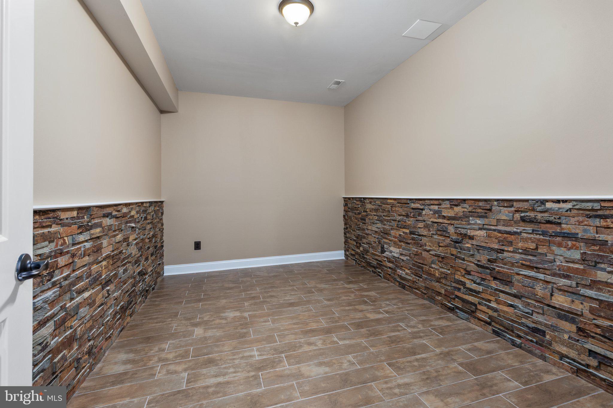 RIVERWOOD - Residential