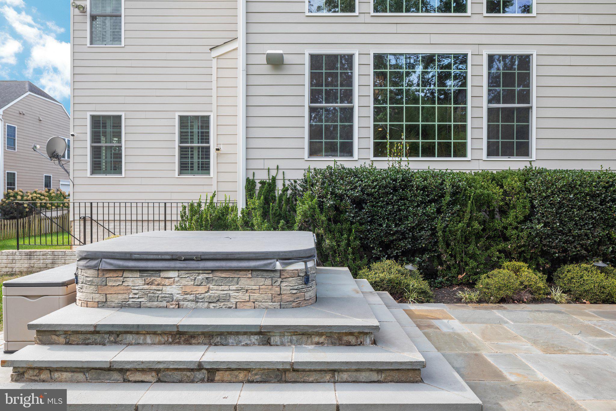 RIVERWOOD - Residential