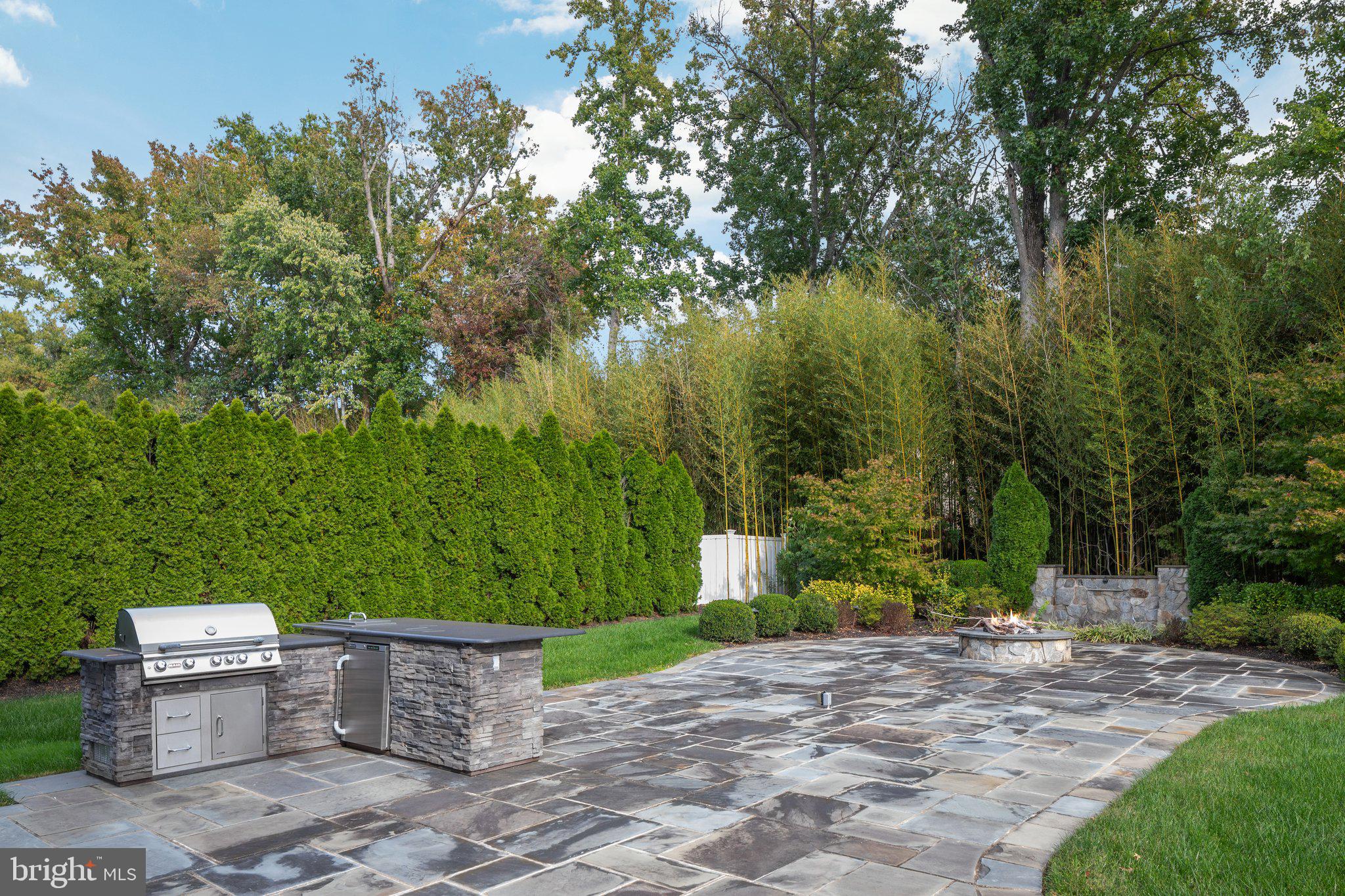 RIVERWOOD - Residential