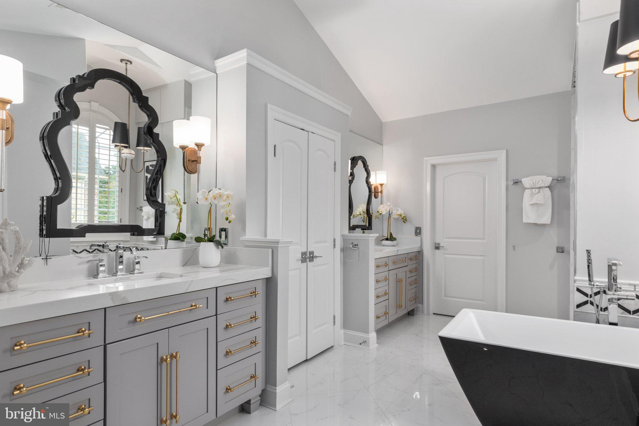 RIVERWOOD - Residential