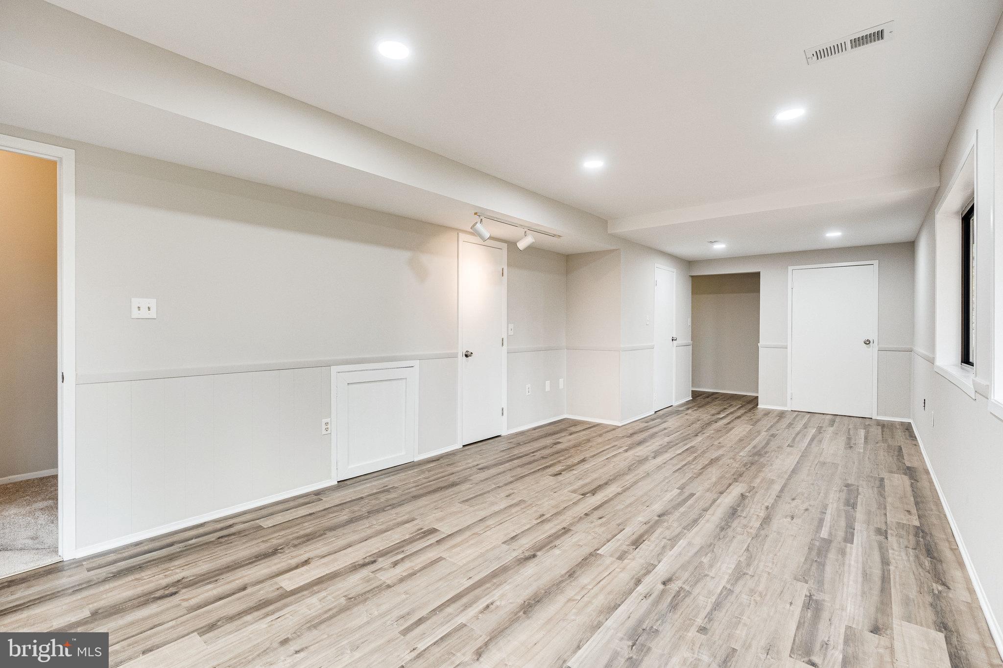 LAKE FOREST - Residential