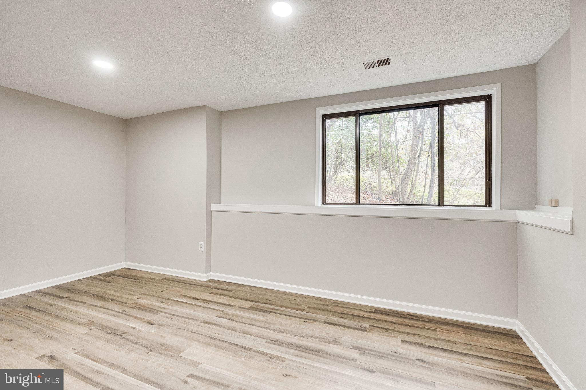 LAKE FOREST - Residential